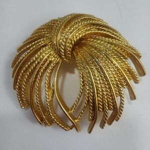 Vintage Monet Mirador Brooch Gold Tone Fireworks Starburst Knot Pin Signed MCM
